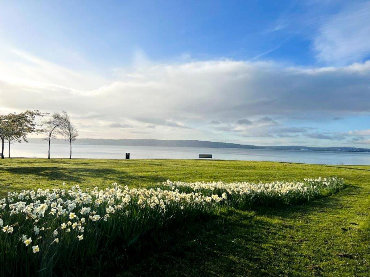 Modern Luxurious Apartment W/ Patio Balcony & View Jordanstown Exterior foto