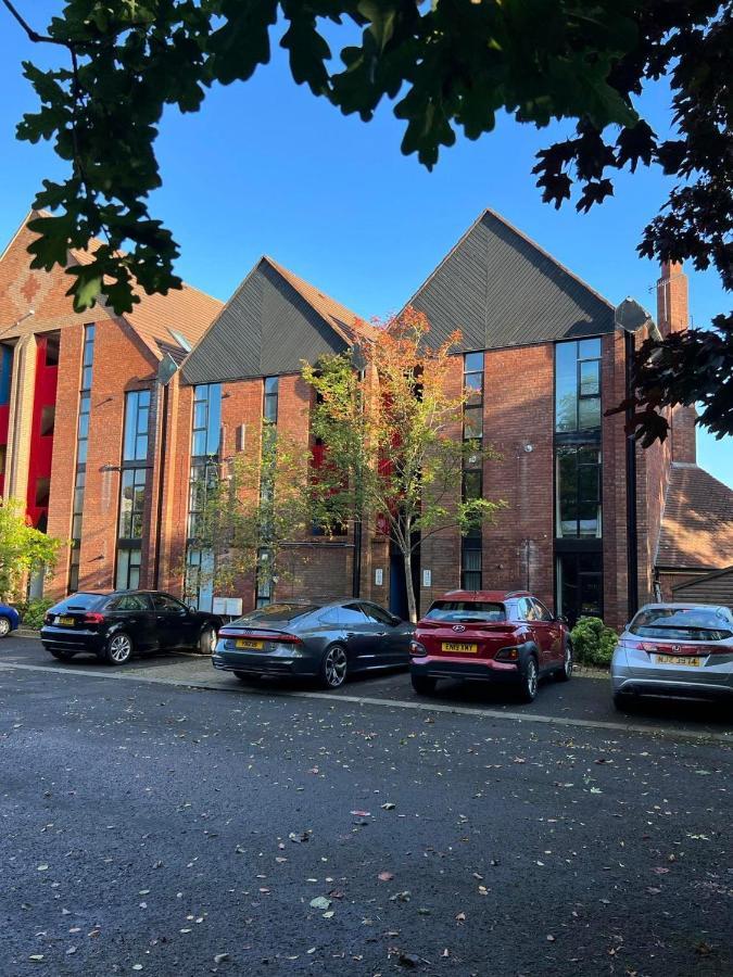 Modern Luxurious Apartment W/ Patio Balcony & View Jordanstown Exterior foto
